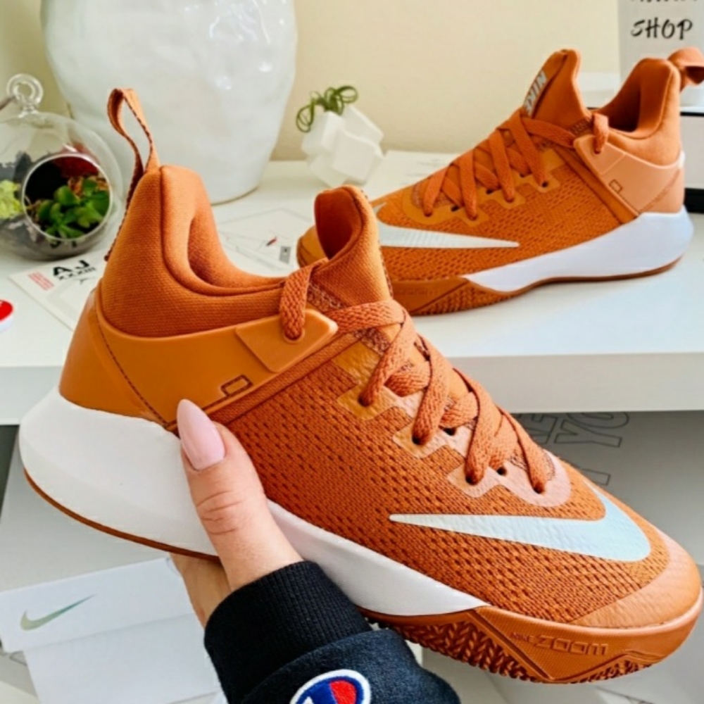 NWT Nike zoom shift